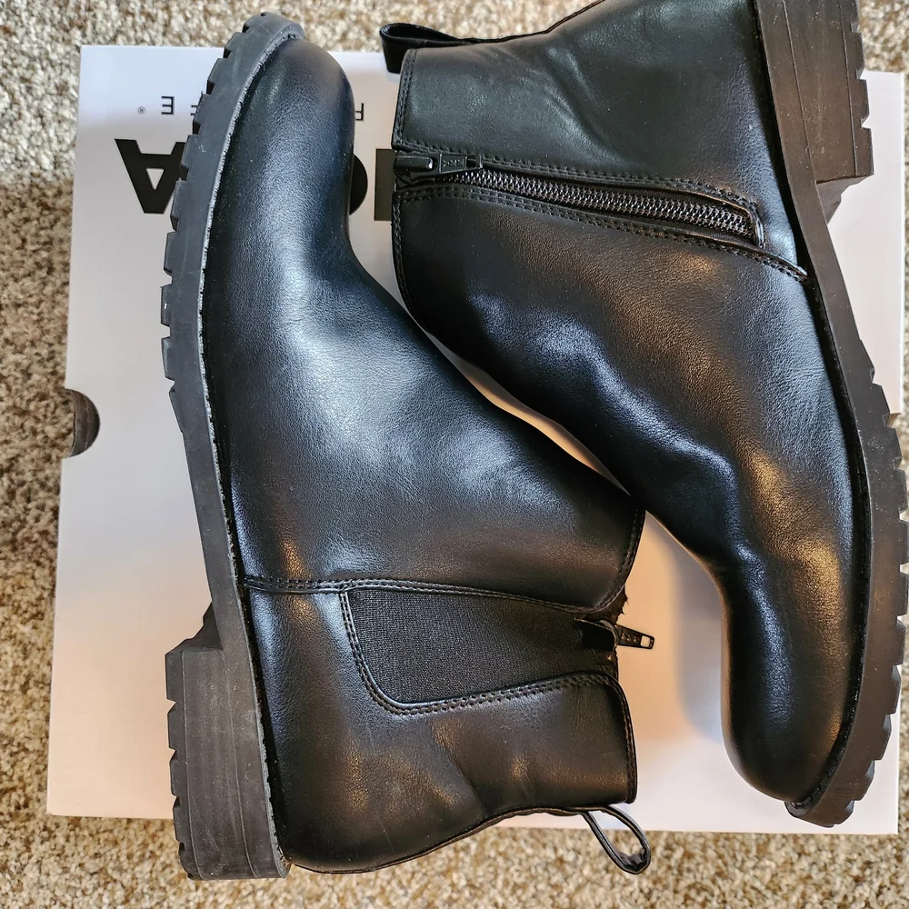 Sonoma Womens Black Boots, Size 8 Wide - Picture 8 of 9